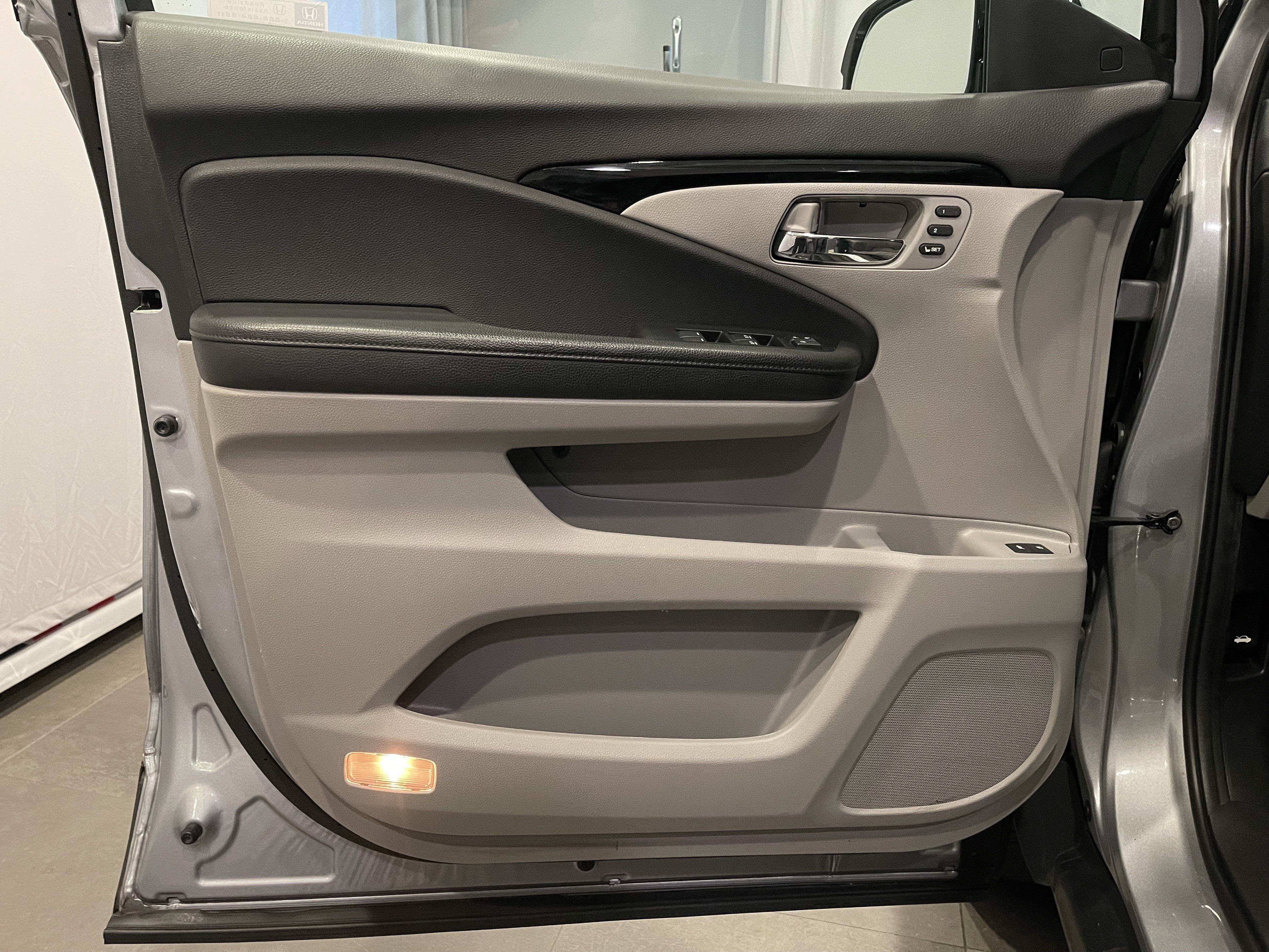 Used 2019 Honda Pilot Elite image 12