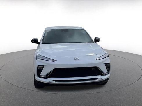 Used 2025 Buick Envista Sport Touring image 4