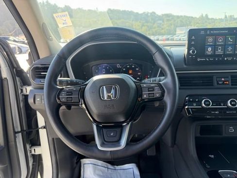 Used 2025 Honda Pilot Elite image 15