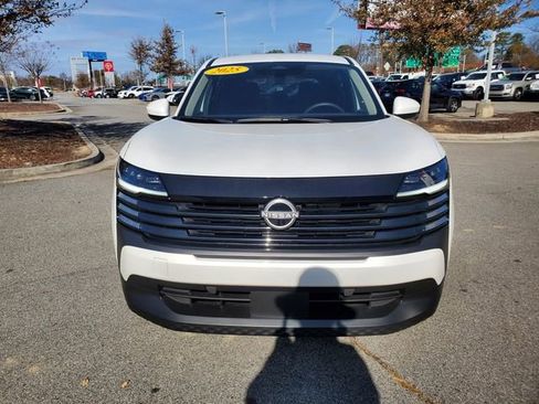 Certified 2025 Nissan Kicks SV image 9