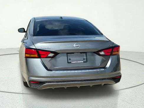 Used 2023 Nissan Altima 2.5 SV FWD image 5