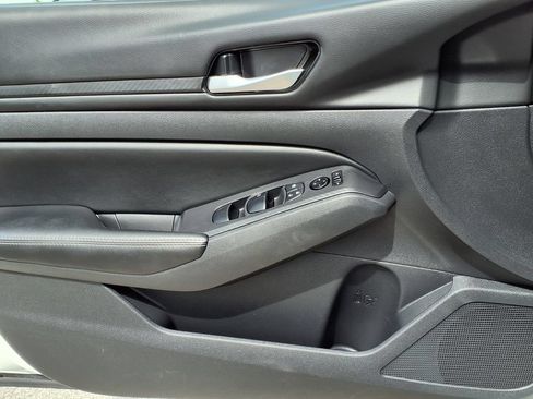Used 2025 Nissan Altima 2.5 SV FWD image 18