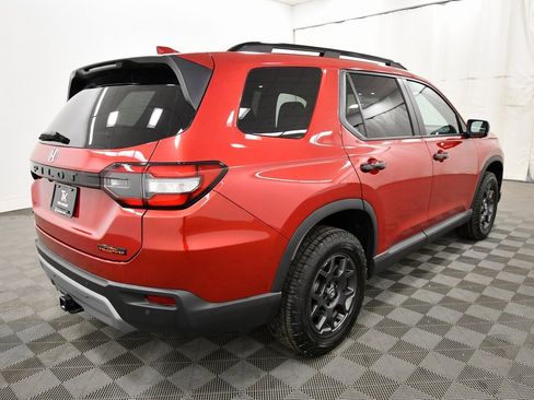 Certified 2025 Honda Pilot TrailSport image 8
