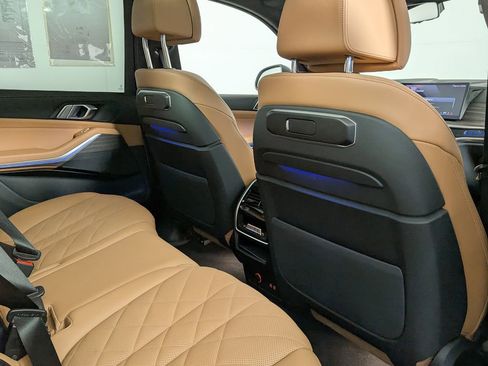 Used 2025 BMW X7 xDrive40i w/ Parking Assistance Package AWD/4WD image 43
