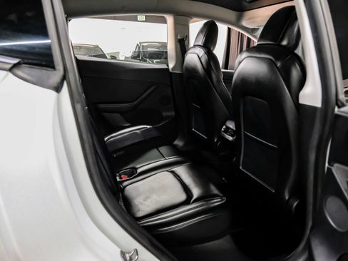 Used 2021 Tesla Model Y Long Range AWD/4WD image 39