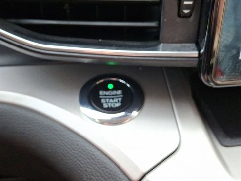 Used 2021 Ford Explorer XLT w/ Equipment Group 202A image 28
