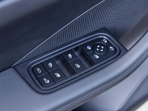 Certified 2025 Porsche Macan 4 Electric AWD/4WD image 22