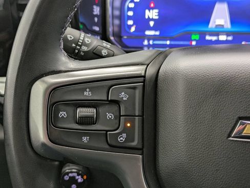 Used 2023 Chevrolet Silverado 1500 LT AWD/4WD image 7