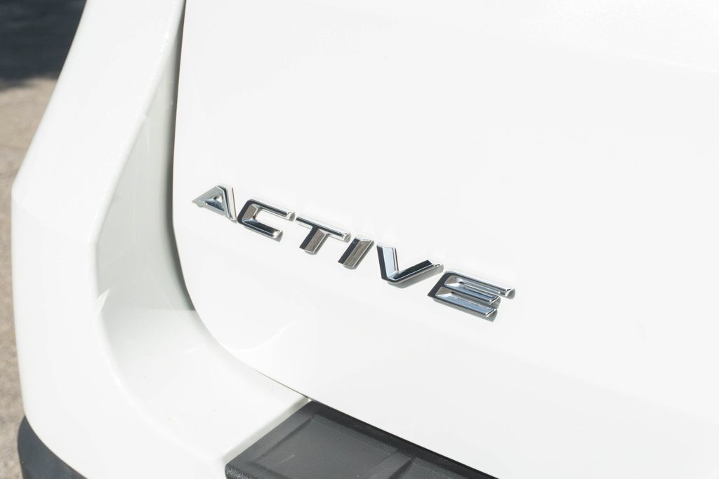 Used 2025 Ford Explorer Active w/ Active Comfort Package RWD image 8