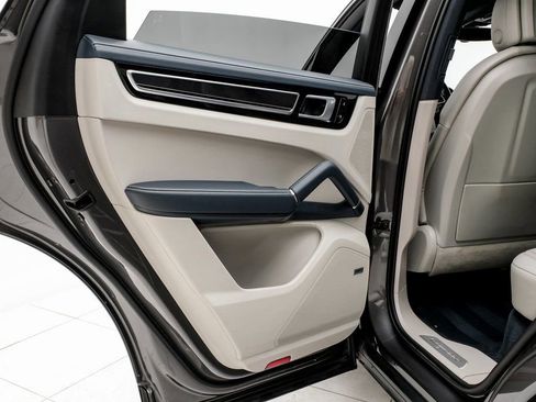 Used 2019 Porsche Cayenne image 39