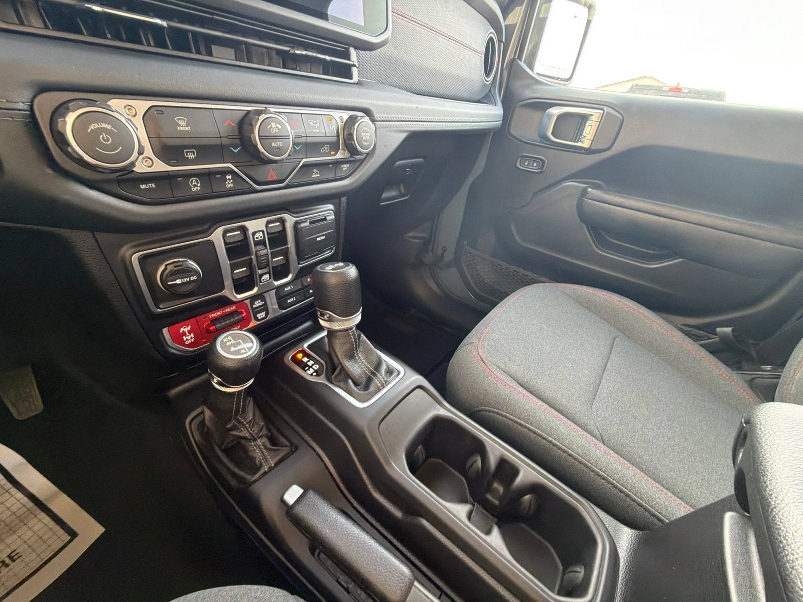 Used 2026 Jeep Wrangler Unlimited Rubicon AWD/4WD image 25