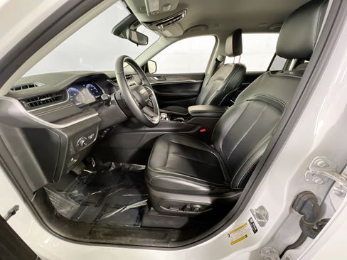 Used 2022 Jeep Grand Cherokee Limited AWD/4WD image 18