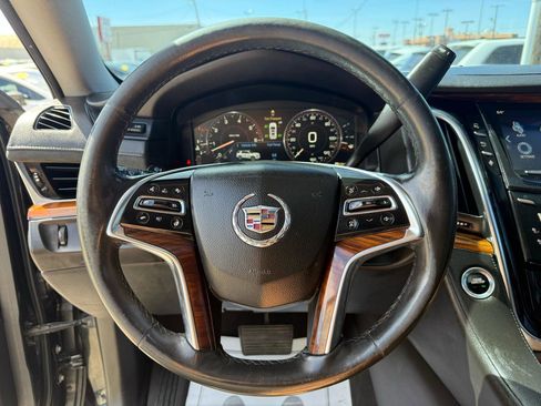 Used 2015 Cadillac Escalade Luxury image 21