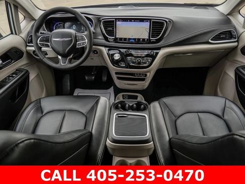 Used 2024 Chrysler Pacifica Limited FWD image 28