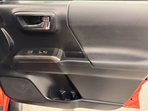 Used 2018 Toyota Tacoma TRD Sport image 26