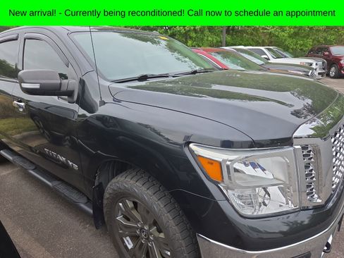 Used 2019 Nissan Titan SV w/ SV Convenience Package AWD/4WD image 6