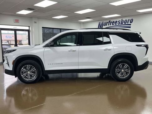 Used 2025 Chevrolet Traverse LT AWD/4WD image 9