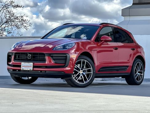 Used 2025 Porsche Macan image 1