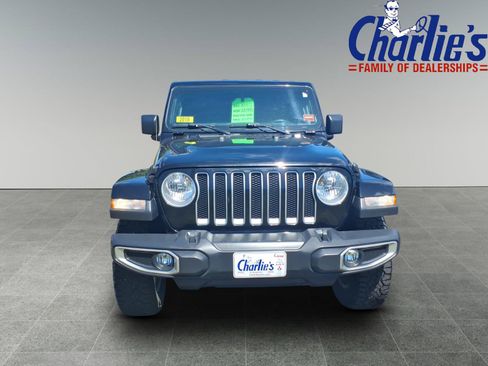 Used 2018 Jeep Wrangler Unlimited Sahara w/ Dual Top Group AWD/4WD image 2
