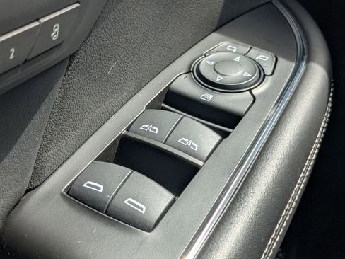 Used 2023 Buick Envision Essence image 25