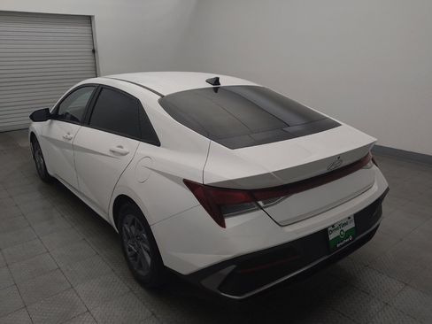 Used 2024 Hyundai Elantra SEL FWD image 5