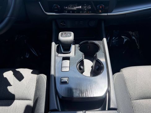 Used 2025 Nissan Rogue SV FWD image 43