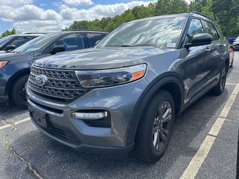 Used 2023 Ford Explorer XLT w/ Equipment Group 202A AWD/4WD image 3