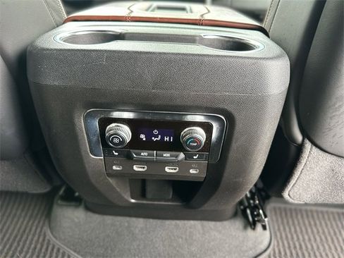 Used 2024 GMC Yukon Denali Ultimate image 25