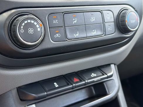 Used 2020 Chevrolet Colorado W/T RWD image 27