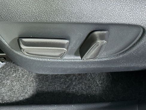 Used 2024 Toyota Highlander LE image 13