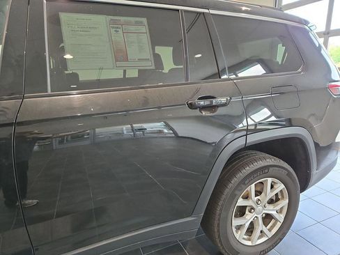 Used 2022 Toyota RAV4 Limited FWD image 2