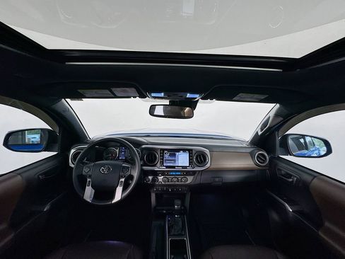 Used 2020 Toyota Tacoma Limited image 39