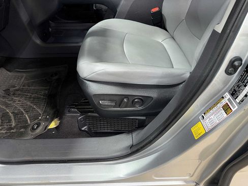 Certified 2023 Toyota Sienna XLE FWD image 24