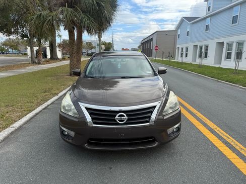 Used 2015 Nissan Altima 2.5 SV w/ Convenience Package FWD image 2