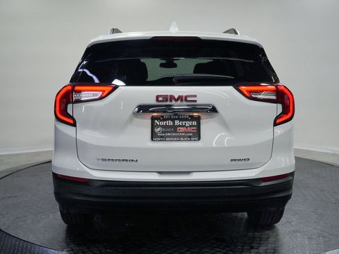 Used 2022 GMC Terrain SLE w/ Driver Convenience Package AWD/4WD image 7