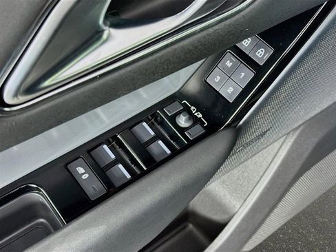 Used 2025 Land Rover Range Rover Velar S image 20