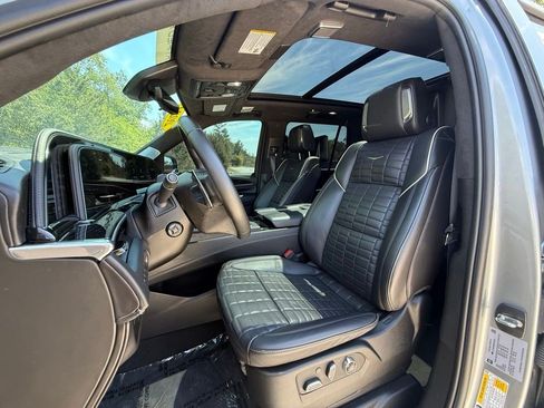 Certified 2024 Cadillac Escalade V w/ LPO, ONYX Package AWD/4WD image 10