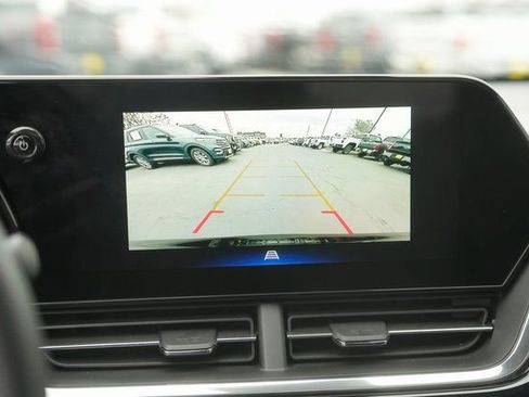 Used 2025 Chevrolet Trax RS w/ Sunroof Package image 27