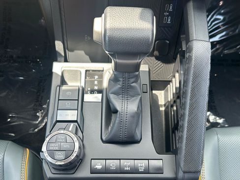 Used 2025 Toyota 4Runner Trailhunter AWD/4WD image 33