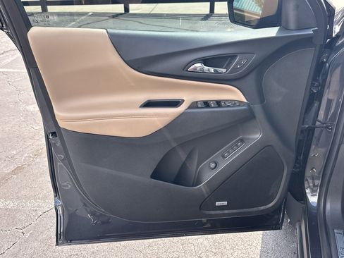 Used 2022 Chevrolet Equinox Premier FWD image 11