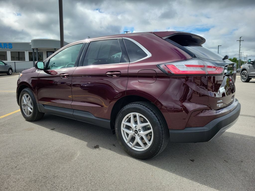 Used 2023 Ford Edge SEL w/ Convenience Package AWD/4WD image 3