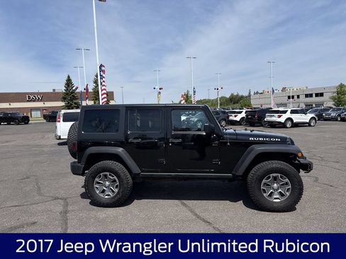 Used 2017 Jeep Wrangler Unlimited Rubicon w/ Cold Weather Group AWD/4WD image 5