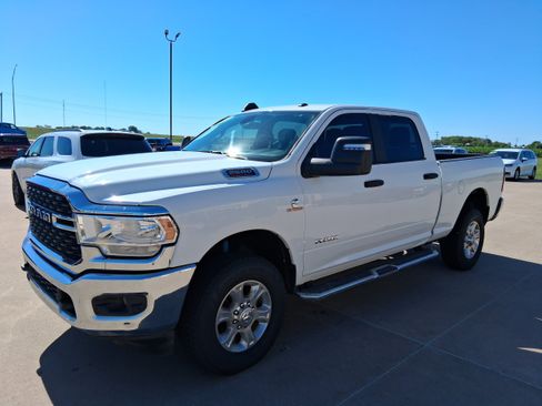 Used 2024 RAM 2500 Big Horn w/ Off Road Package AWD/4WD image 4
