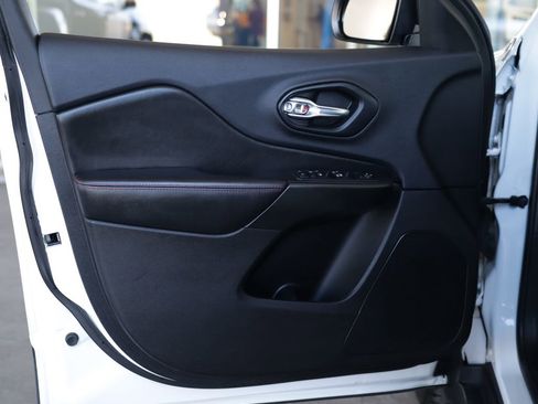 Used 2019 Jeep Cherokee Trailhawk w/ Cold Weather Group image 26