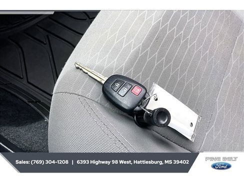 Used 2018 Toyota Tacoma SR5 RWD image 9