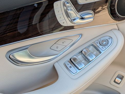 Used 2019 Mercedes-Benz GLC 300 image 16