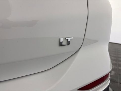 Used 2018 Chevrolet Equinox LT FWD image 23