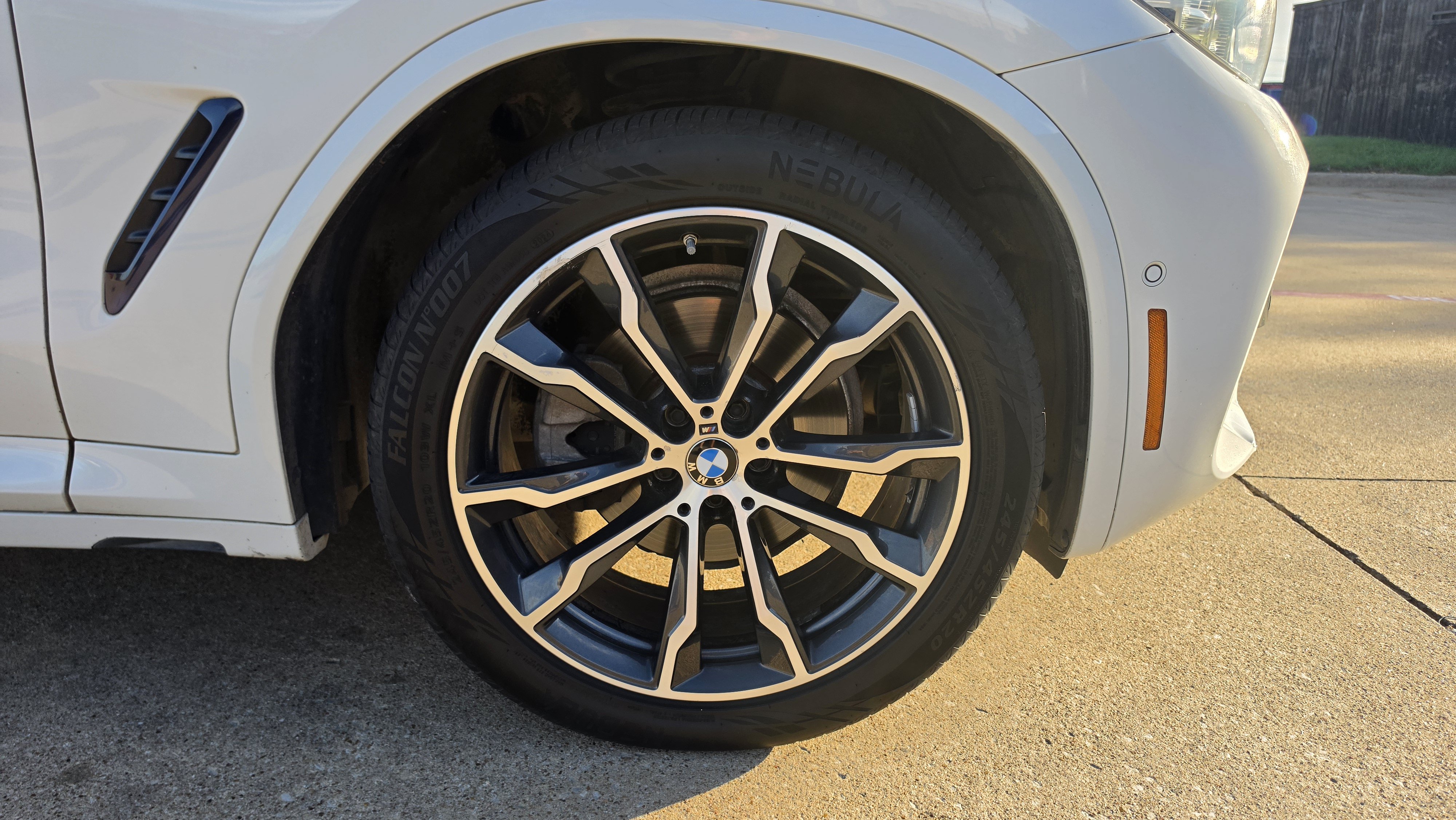 Used 2019 BMW X4 xDrive30i w/ Executive Package AWD/4WD image 16