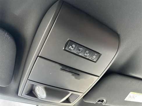 Used 2017 Dodge Grand Caravan SXT image 17
