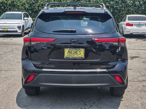 Used 2022 Toyota Highlander XLE image 5